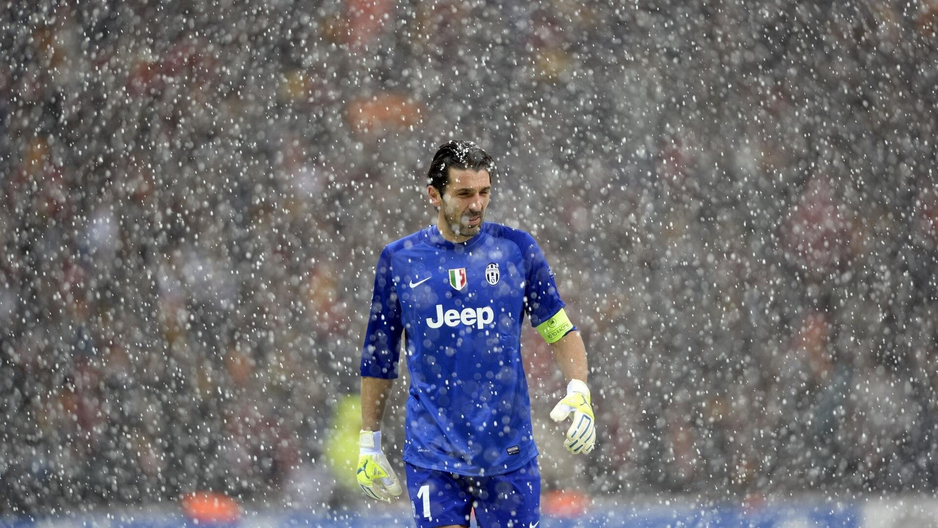 美国短跑名将打破尘封15年世界纪录 创造田径新历史